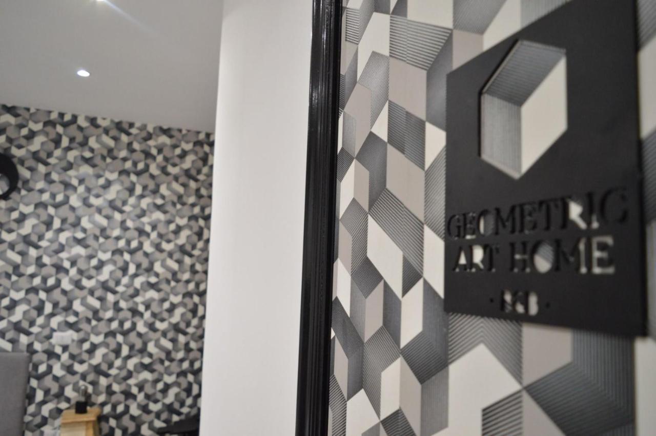 Geometric Art Home Bari Room photo